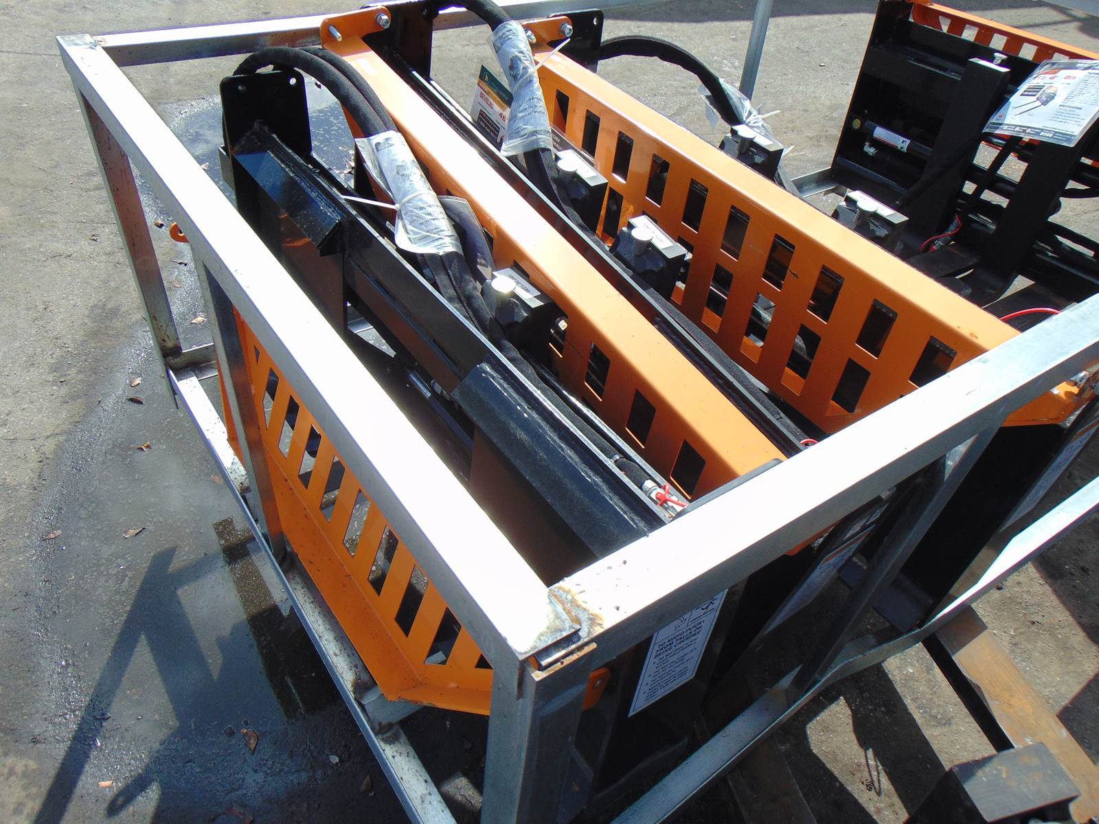 2026 WOLVERINE HYDRAULIC ADJUSTABLE 4,000 lb RATED SKID STEER PALLET FORKS - WITH H.D. FRAME CARRIAGE - FORK POSITIONER - Image 7