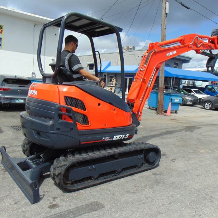 2020 KUBOTA KX071-3 MINI ( 6,500 POUNDS ) EXCAVATOR - WITH TOOTH BUCKET AND HYDRAULIC THUMB - ONLY 2,240 HOURS - LIKE NEW AND PERFECT