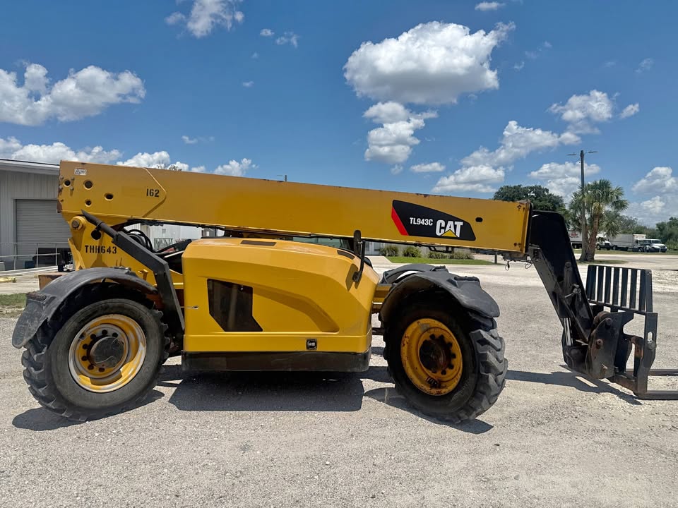 2013 CAT TL-943C 9K TELEHANDLER FOR SALE - ALL ORIGINAL AMAZING CONDITION - 100% perfect and job ready - needs nothing - easy financing - free local delivery