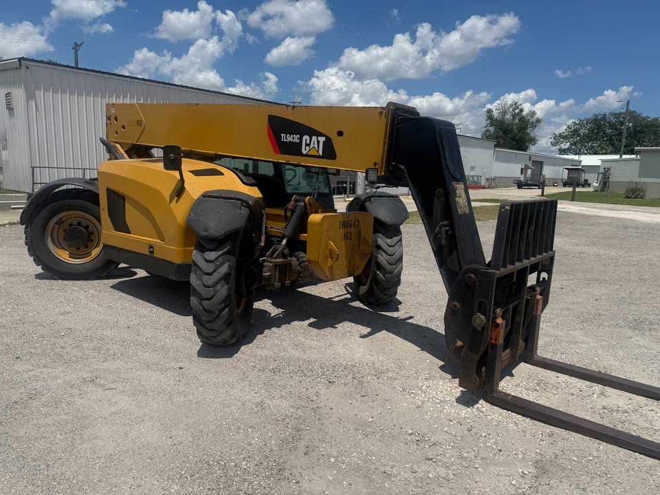 2013 CAT TL-943C 9K TELEHANDLER FOR SALE - ALL ORIGINAL AMAZING CONDITION - 100% perfect and job ready - needs nothing - easy financing - free local delivery - Image 2