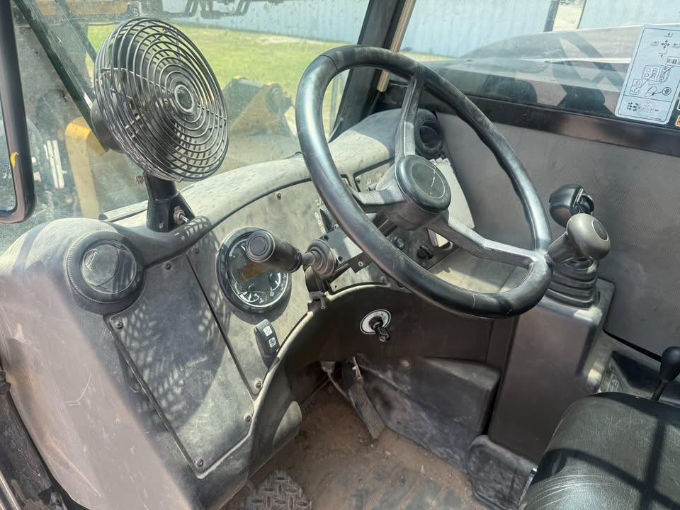 2013 CAT TL-943C 9K TELEHANDLER FOR SALE - ALL ORIGINAL AMAZING CONDITION - 100% perfect and job ready - needs nothing - easy financing - free local delivery - Image 4