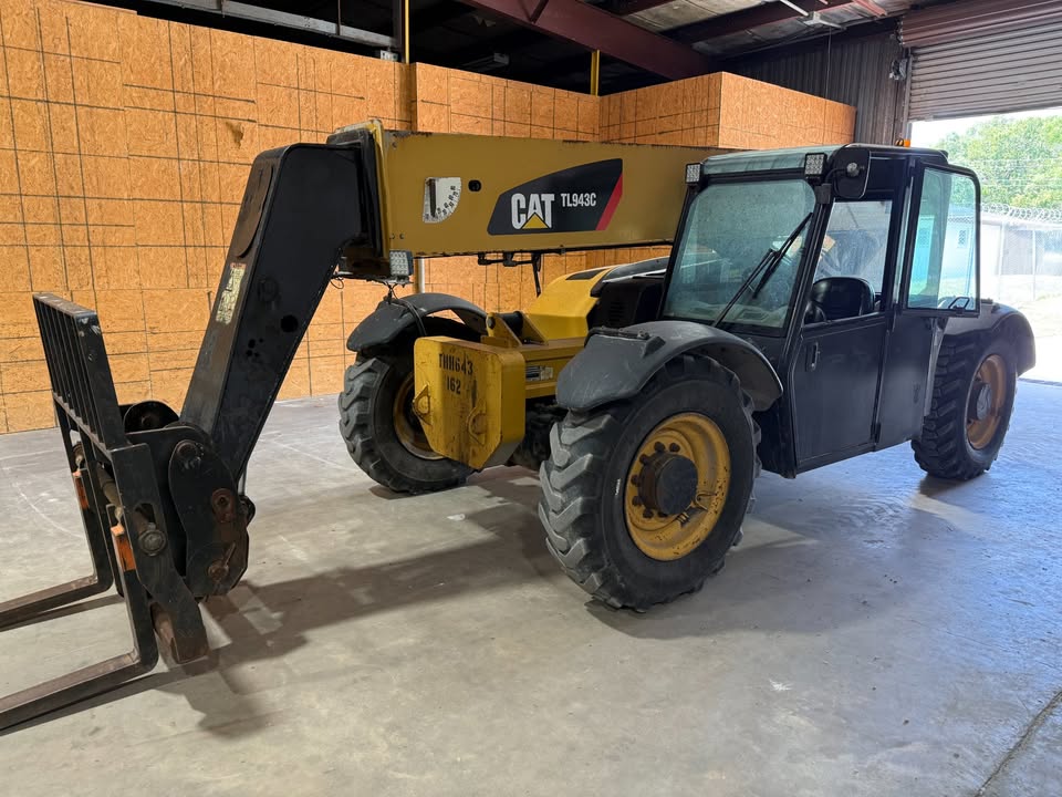 2013 CAT TL-943C 9K TELEHANDLER FOR SALE - ALL ORIGINAL AMAZING CONDITION - 100% perfect and job ready - needs nothing - easy financing - free local delivery - Image 6