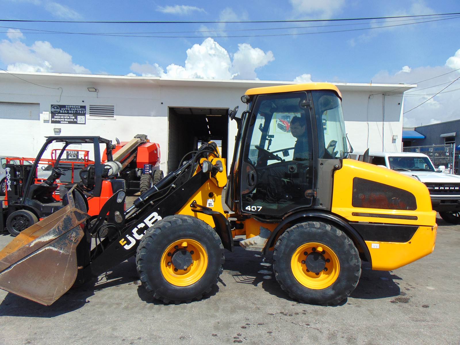 2015 JCB 407 ARTICULATED FRONT END "11K POUND" WHEEL LOADER 4X4 - ORIGINAL 1 OWNER - 65 HP KOHLER DIESEL - SERVICED TODAY