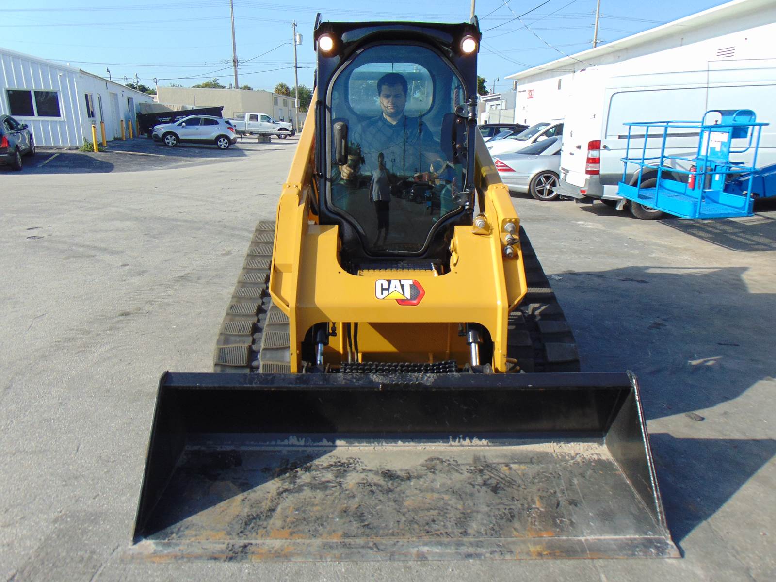 2015 CAT 289D TURBO 2 SPEED - PRE EMISSIONS DIESEL - SUPER LOADED - HEAT - AC - JOYSTICKS - AIR RIDE - BRAND NEW TRACKS - 1,932 HOURS - Image 8