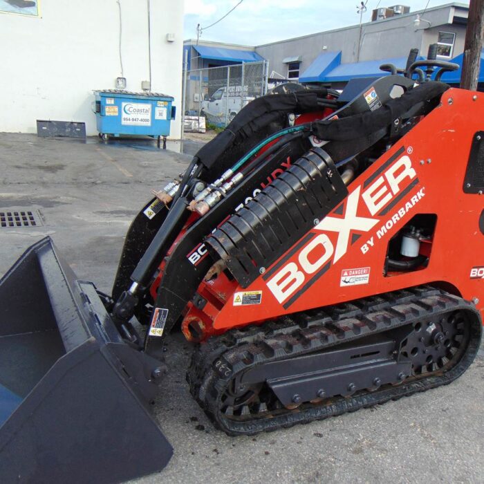 2019 MORBARK "BOXER" 700HDX STAND BEHIND SKID STEER - KUBOTA DIESEL - BUCKET AND PALLET FORKS - EXPANDABLE TRACKS - ONLY 1,000 HOURS