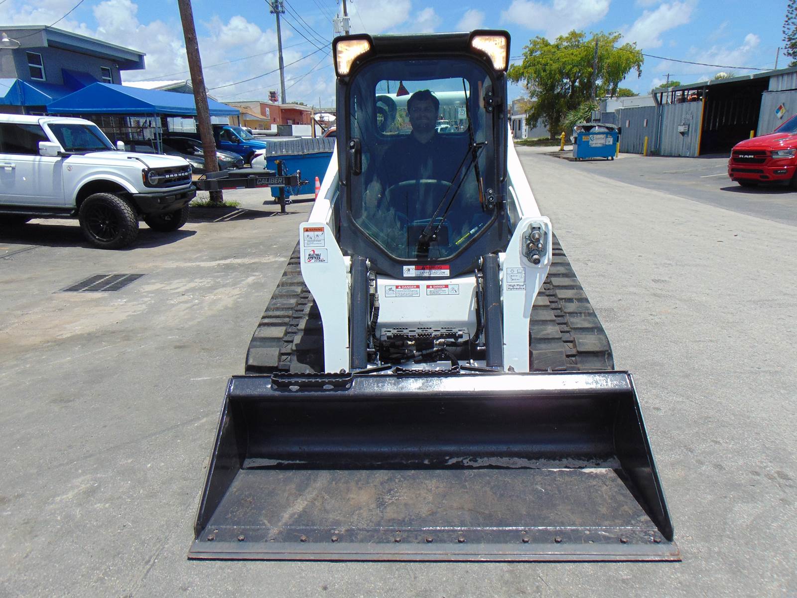 2021 BOBCAT T770 TURBO 2 SPEED "HIGH FLOW" 92 HP - JOYSTICKS - HEAT AND A/C - SUPER LOADED - ONLY 1,348 HOURS - JOB READY - Image 42