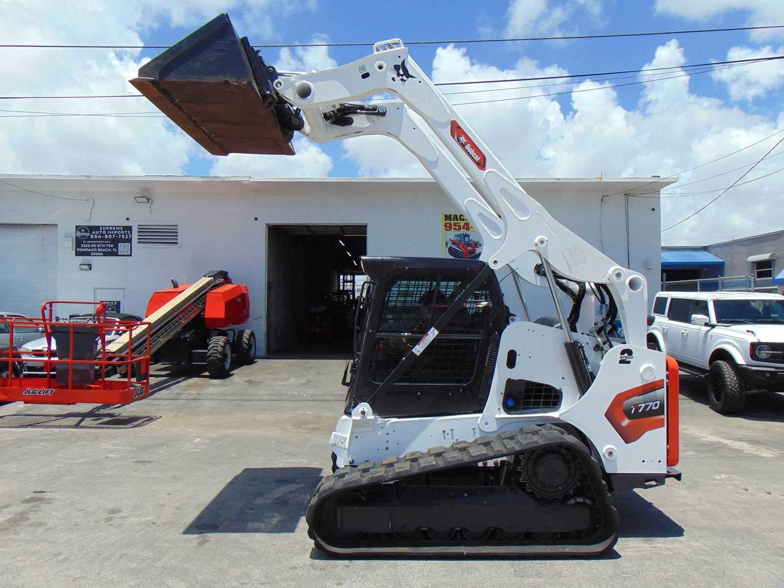 2021 BOBCAT T770 TURBO 2 SPEED "HIGH FLOW" 92 HP - JOYSTICKS - HEAT AND A/C - SUPER LOADED - ONLY 1,348 HOURS - JOB READY - Image 2