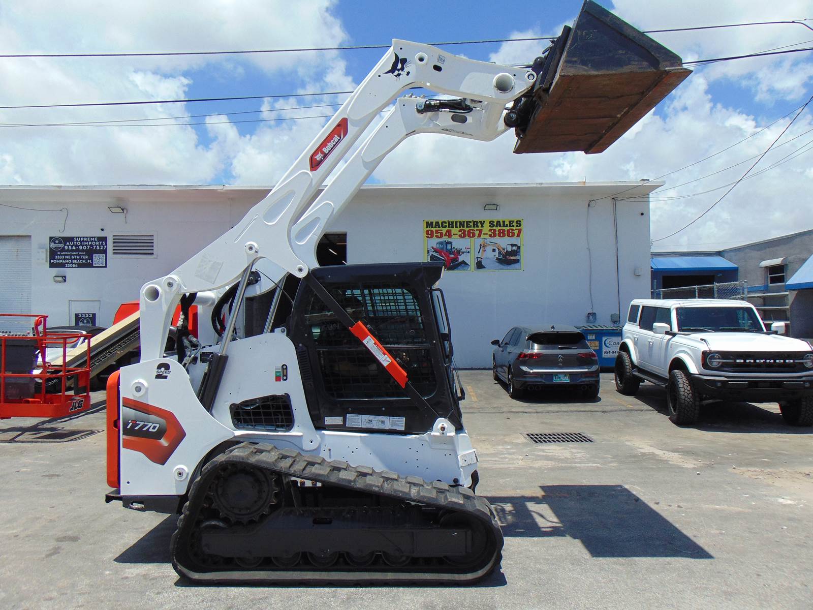 2021 BOBCAT T770 TURBO 2 SPEED "HIGH FLOW" 92 HP - JOYSTICKS - HEAT AND A/C - SUPER LOADED - ONLY 1,348 HOURS - JOB READY - Image 3