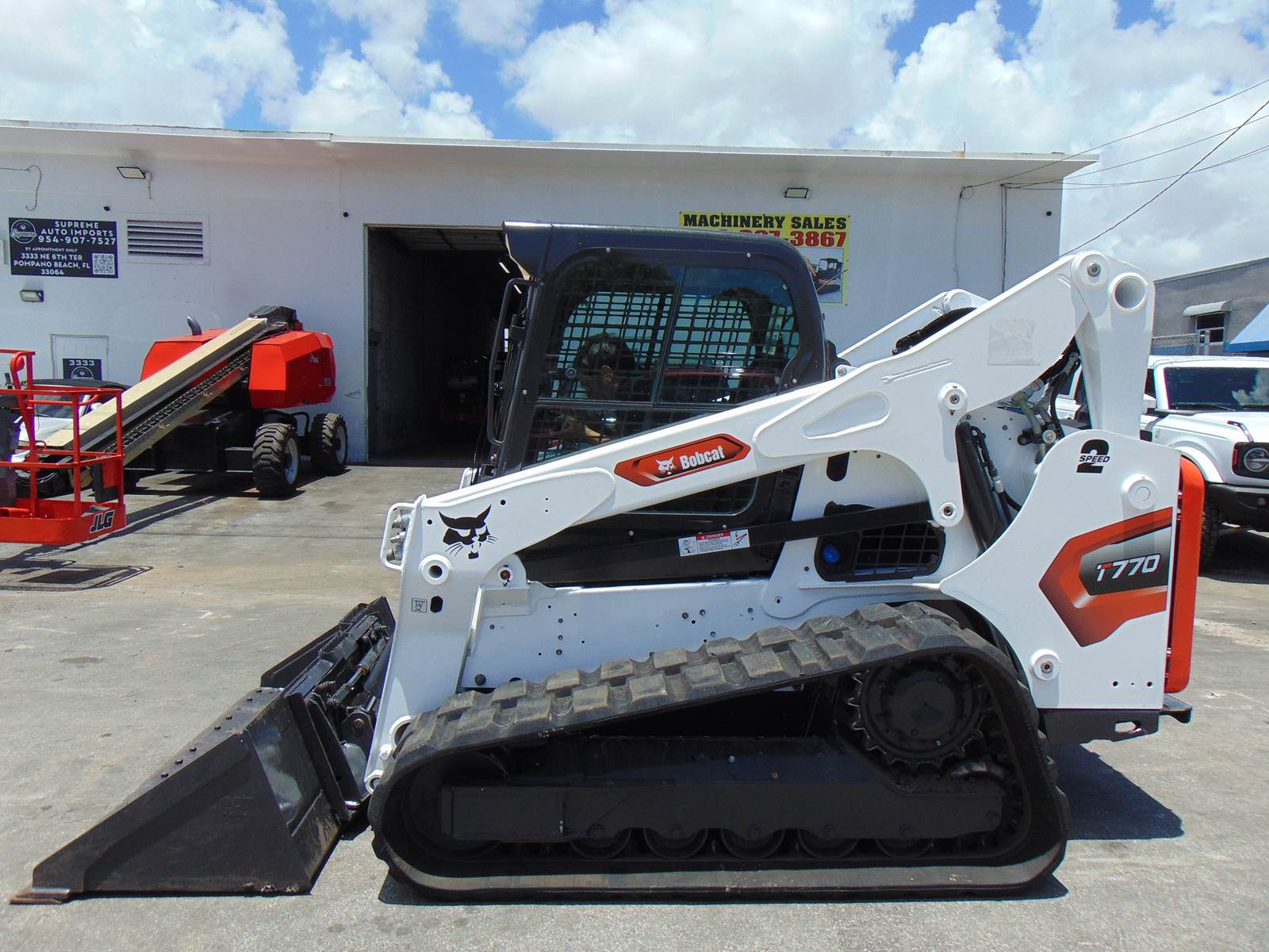 2021 BOBCAT T770 TURBO 2 SPEED "HIGH FLOW" 92 HP - JOYSTICKS - HEAT AND A/C - SUPER LOADED - ONLY 1,348 HOURS - JOB READY - Image 4