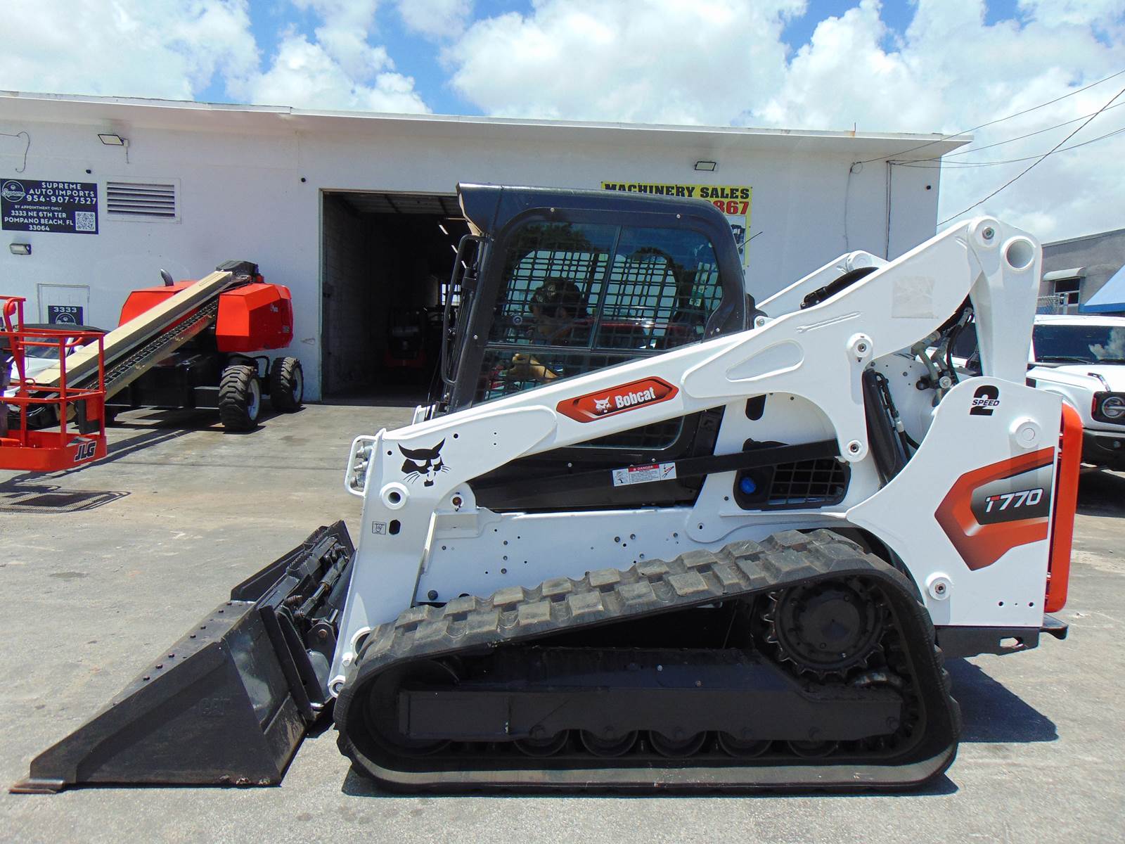 2021 BOBCAT T770 TURBO 2 SPEED "HIGH FLOW" 92 HP - JOYSTICKS - HEAT AND A/C - SUPER LOADED - ONLY 1,348 HOURS - JOB READY - Image 12