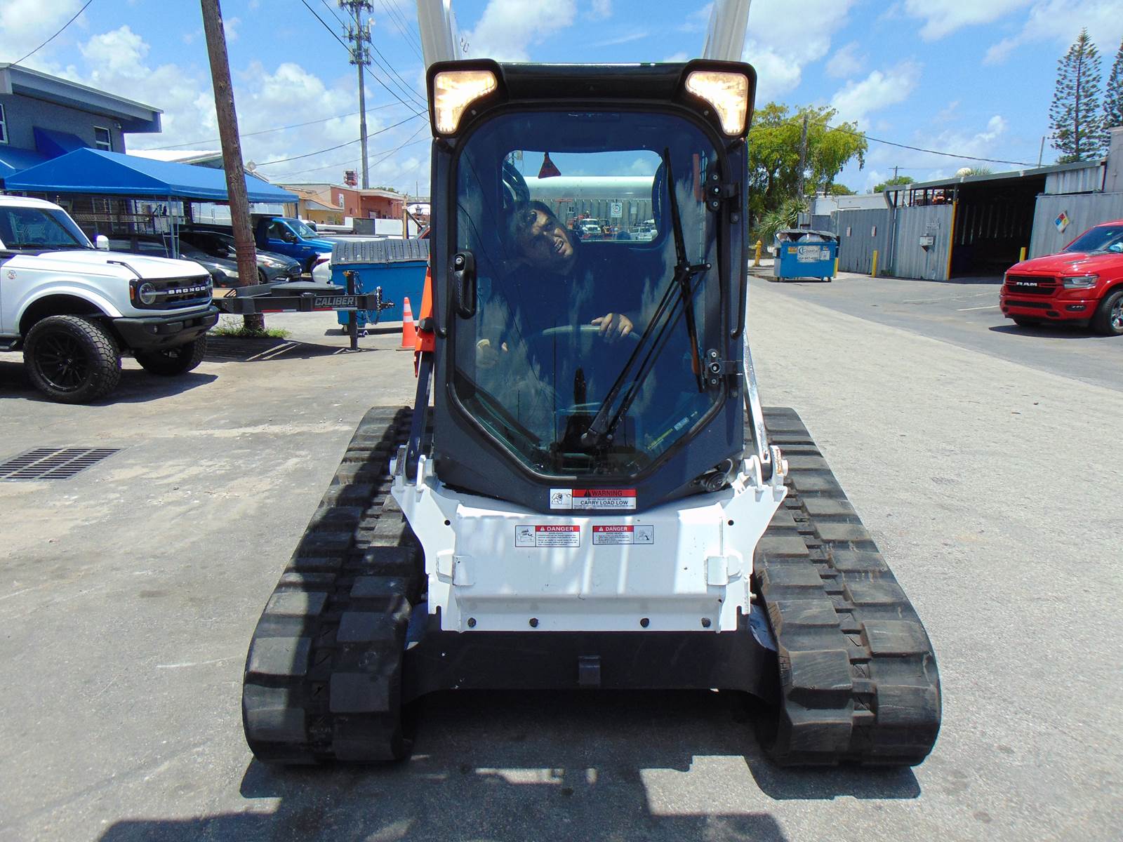 2021 BOBCAT T770 TURBO 2 SPEED "HIGH FLOW" 92 HP - JOYSTICKS - HEAT AND A/C - SUPER LOADED - ONLY 1,348 HOURS - JOB READY - Image 9