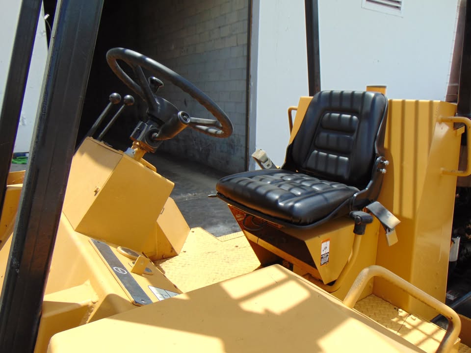 2001 HARLO HC-5600 ROUGH TERRAIN 4WD FORKLIFT FOR SALE - CUMMINS DIESEL 3 stage 26 ft height mast - 6,000 lb lift capacity - 80 hp cummins 3.9 diesel - Image 14