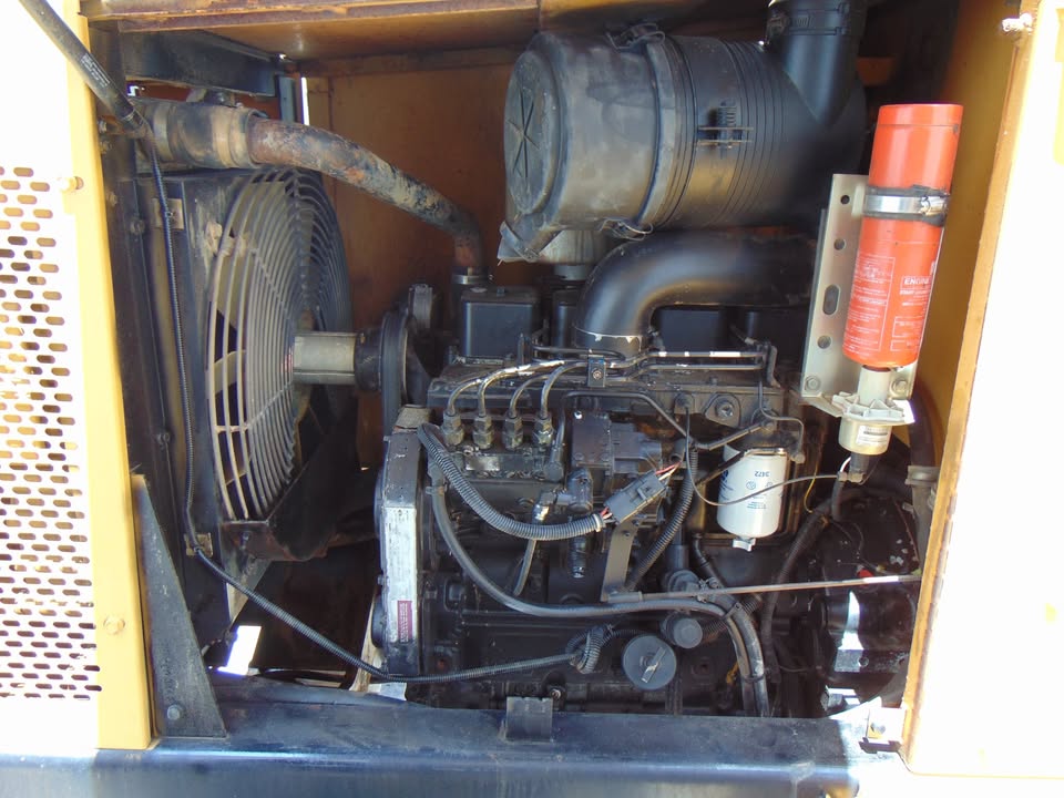 2001 HARLO HC-5600 ROUGH TERRAIN 4WD FORKLIFT FOR SALE - CUMMINS DIESEL 3 stage 26 ft height mast - 6,000 lb lift capacity - 80 hp cummins 3.9 diesel - Image 10
