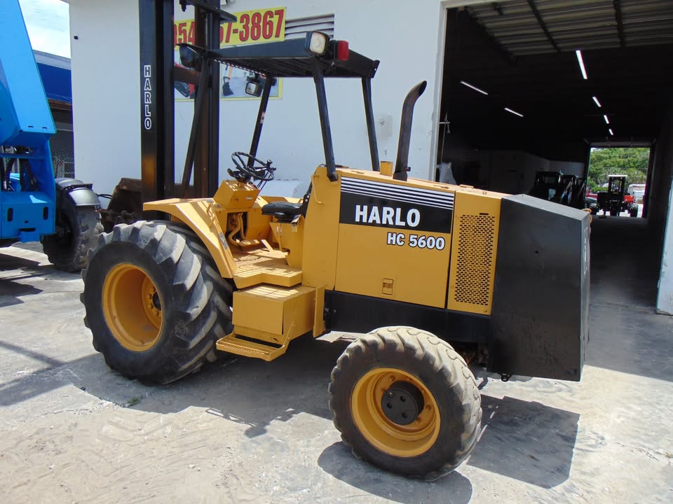 2001 HARLO HC-5600 ROUGH TERRAIN 4WD FORKLIFT FOR SALE - CUMMINS DIESEL 3 stage 26 ft height mast - 6,000 lb lift capacity - 80 hp cummins 3.9 diesel - Image 3