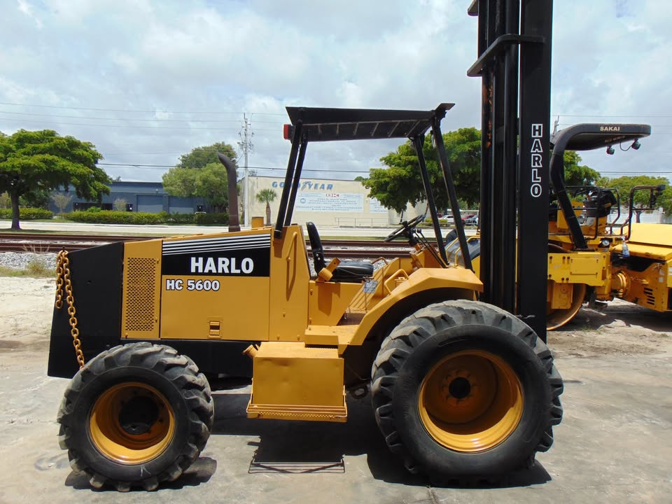 2001 HARLO HC-5600 ROUGH TERRAIN 4WD FORKLIFT FOR SALE - CUMMINS DIESEL 3 stage 26 ft height mast - 6,000 lb lift capacity - 80 hp cummins 3.9 diesel - Image 20