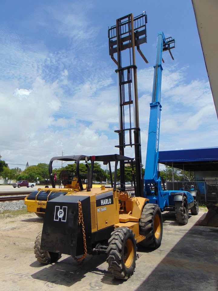 2001 HARLO HC-5600 ROUGH TERRAIN 4WD FORKLIFT FOR SALE - CUMMINS DIESEL 3 stage 26 ft height mast - 6,000 lb lift capacity - 80 hp cummins 3.9 diesel - Image 19