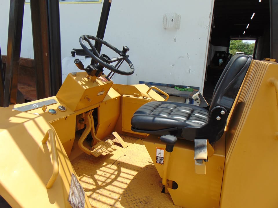 2001 HARLO HC-5600 ROUGH TERRAIN 4WD FORKLIFT FOR SALE - CUMMINS DIESEL 3 stage 26 ft height mast - 6,000 lb lift capacity - 80 hp cummins 3.9 diesel - Image 15
