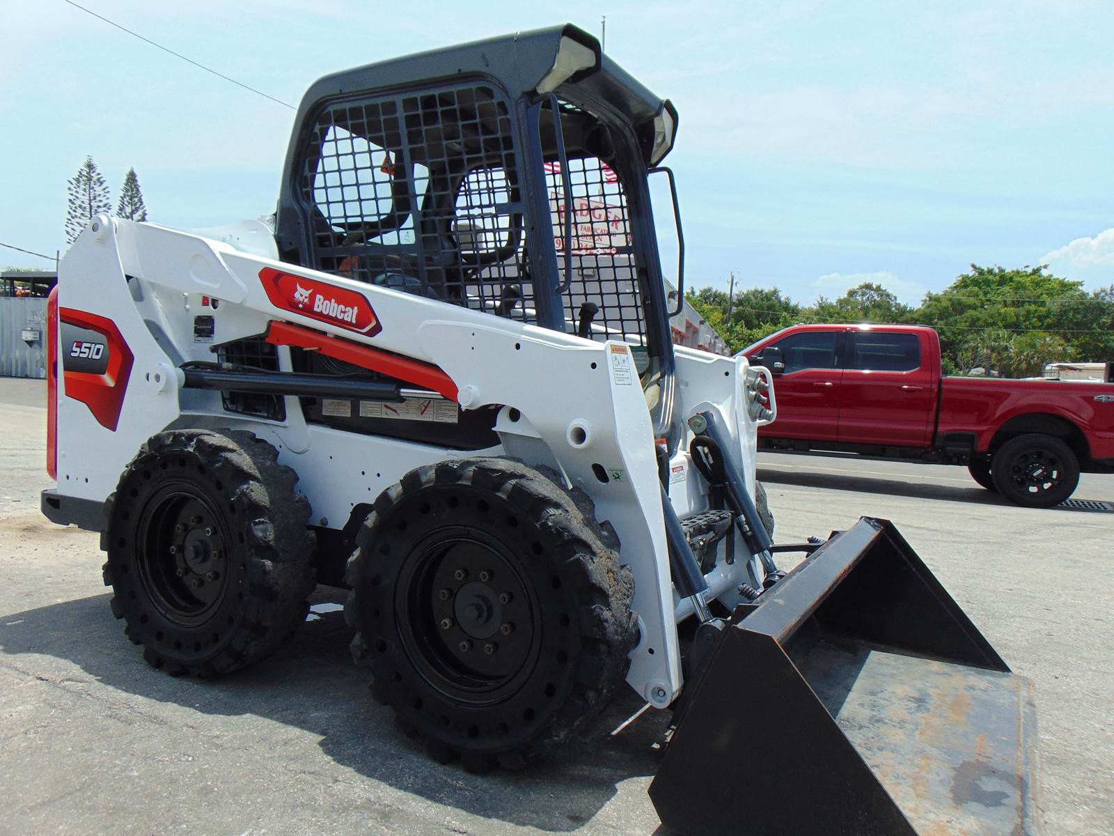 2015 BOBCAT S510 TURBO WITH SOLID TIRES - ONLY 800 ORIGINAL 1 OWNER HOURS - SOUTHERN RUST FREE - Image 2