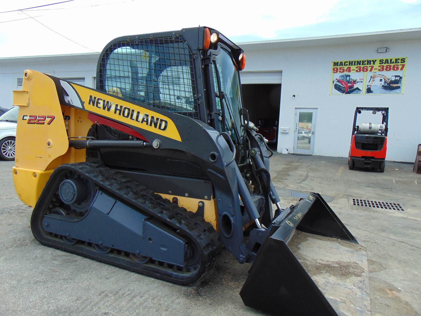2016 NEW HOLLAND C227 TURBO 2 SPEED "BIG 74 HP" PRE EMISSIONS - HEAT - AC - STEREO - POWER COUPLER - JOYSTICKS - LOW HOURS - AIR RIDE - 100% JOB READY - Image 2
