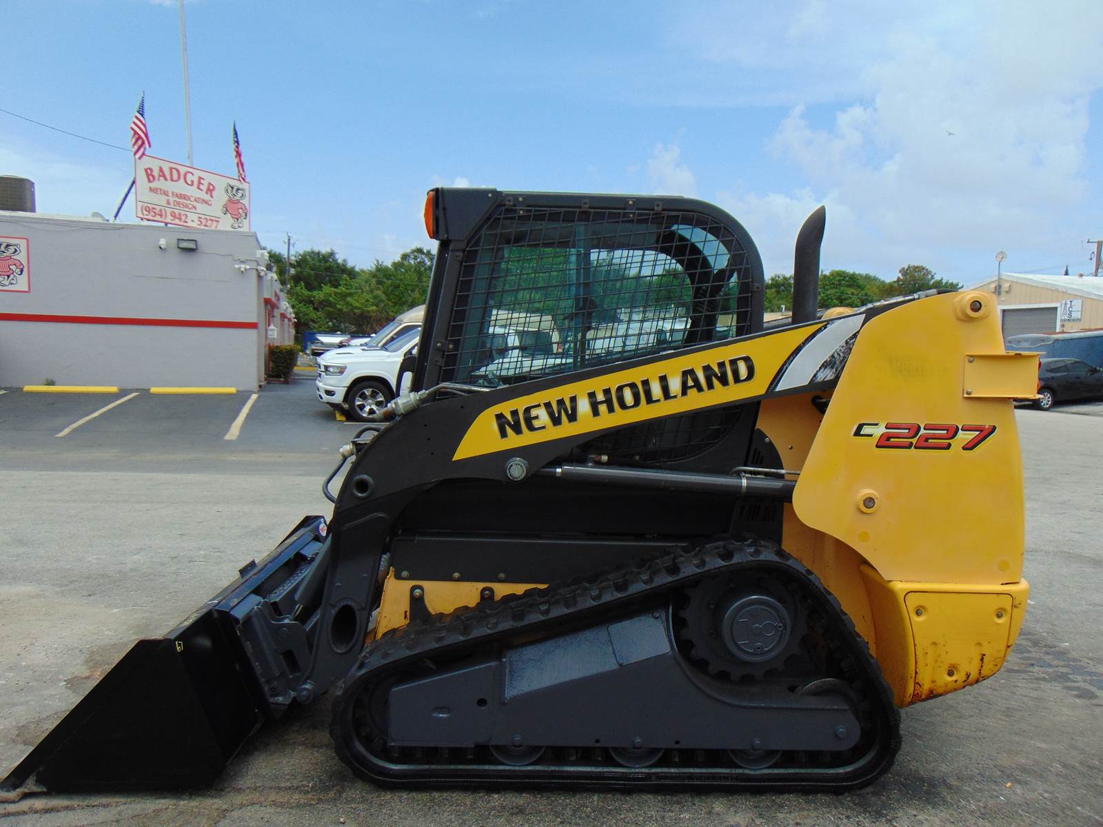 2016 NEW HOLLAND C227 TURBO 2 SPEED "BIG 74 HP" PRE EMISSIONS - HEAT - AC - STEREO - POWER COUPLER - JOYSTICKS - LOW HOURS - AIR RIDE - 100% JOB READY - Image 4