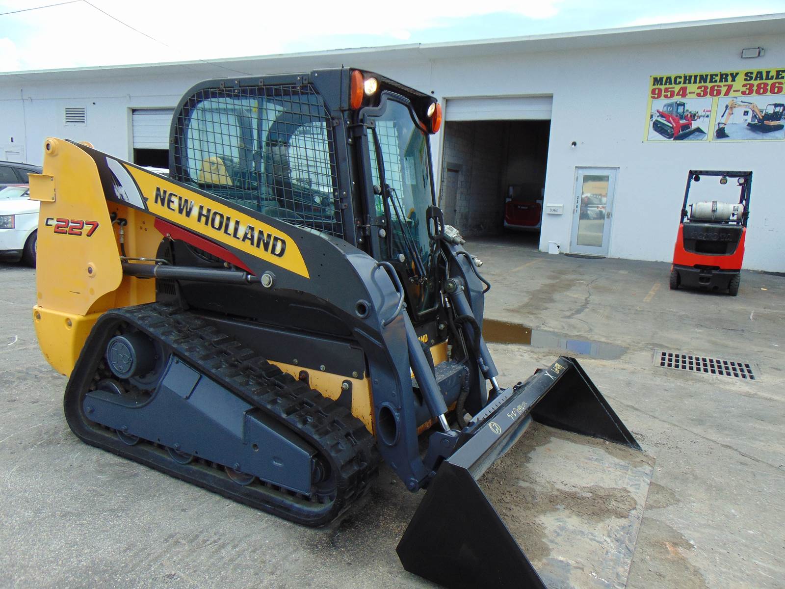 2016 NEW HOLLAND C227 TURBO 2 SPEED "BIG 74 HP" PRE EMISSIONS - HEAT - AC - STEREO - POWER COUPLER - JOYSTICKS - LOW HOURS - AIR RIDE - 100% JOB READY - Image 42