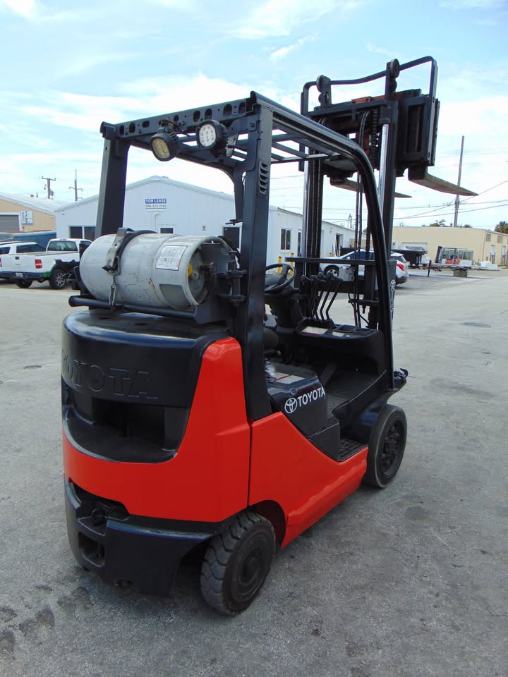 2016 TOYOTA 8FGCU20 LP / PROPANE 2 STAGE FORKLIFT FOR SALE - SIDE SHIFTER & POSITIONER - 5' LONG immaculate indoor stored - lp tank included - new tires - 100% job ready - Image 9