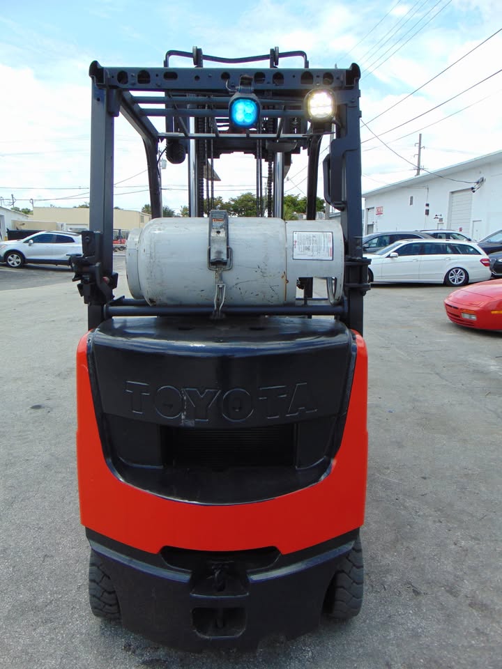 2016 TOYOTA 8FGCU20 LP / PROPANE 2 STAGE FORKLIFT FOR SALE - SIDE SHIFTER & POSITIONER - 5' LONG immaculate indoor stored - lp tank included - new tires - 100% job ready - Image 7