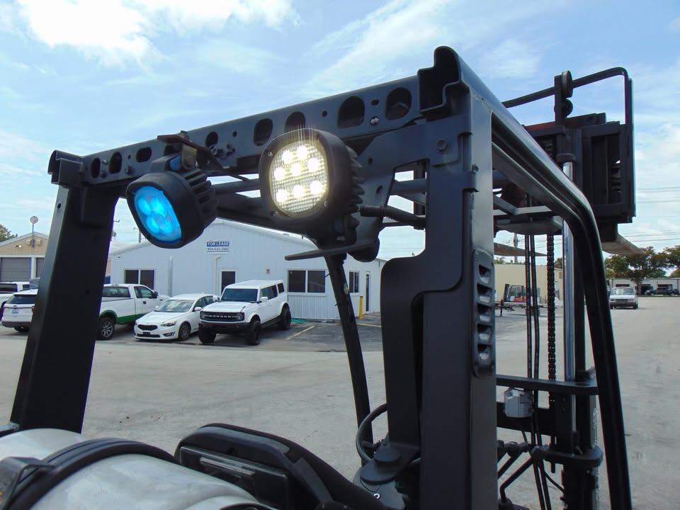 2016 TOYOTA 8FGCU20 LP / PROPANE 2 STAGE FORKLIFT FOR SALE - SIDE SHIFTER & POSITIONER - 5' LONG immaculate indoor stored - lp tank included - new tires - 100% job ready - Image 6