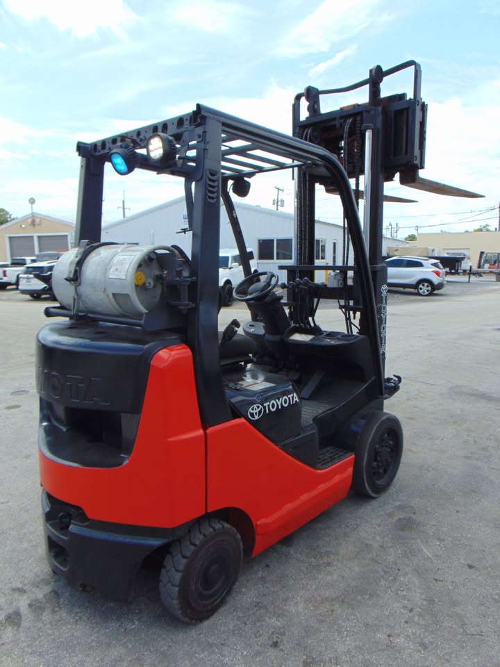 2016 TOYOTA 8FGCU20 LP / PROPANE 2 STAGE FORKLIFT FOR SALE - SIDE SHIFTER & POSITIONER - 5' LONG immaculate indoor stored - lp tank included - new tires - 100% job ready - Image 5