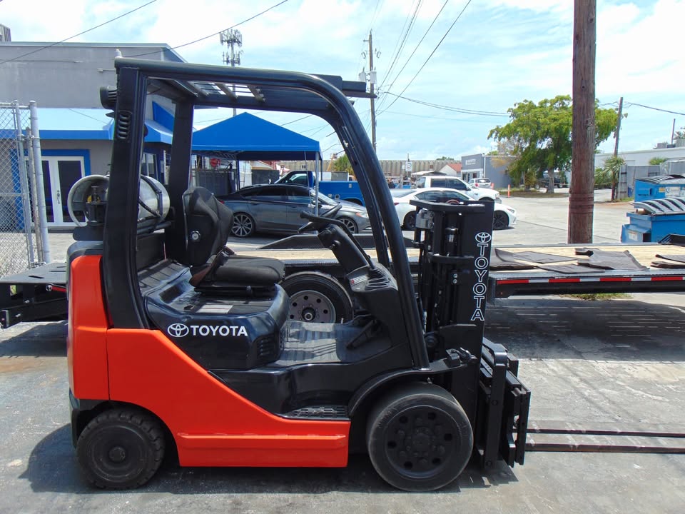 2016 TOYOTA 8FGCU20 LP / PROPANE 2 STAGE FORKLIFT FOR SALE - SIDE SHIFTER & POSITIONER - 5' LONG immaculate indoor stored - lp tank included - new tires - 100% job ready - Image 2