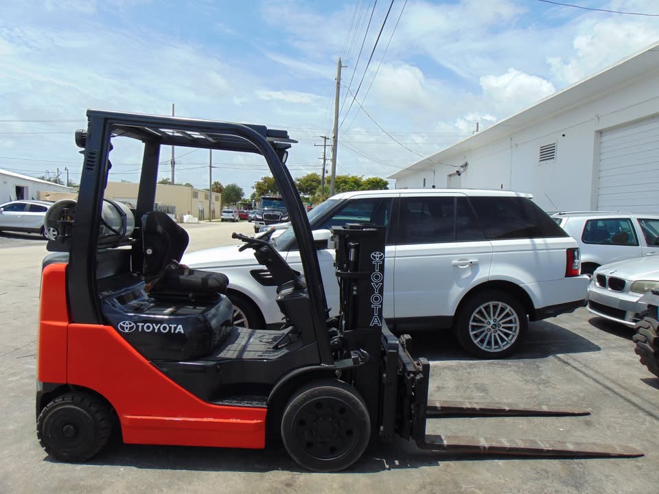 2016 TOYOTA 8FGCU20 LP / PROPANE 2 STAGE FORKLIFT FOR SALE - SIDE SHIFTER & POSITIONER - 5' LONG immaculate indoor stored - lp tank included - new tires - 100% job ready - Image 3