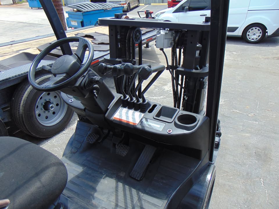 2016 TOYOTA 8FGCU20 LP / PROPANE 2 STAGE FORKLIFT FOR SALE - SIDE SHIFTER & POSITIONER - 5' LONG immaculate indoor stored - lp tank included - new tires - 100% job ready - Image 16