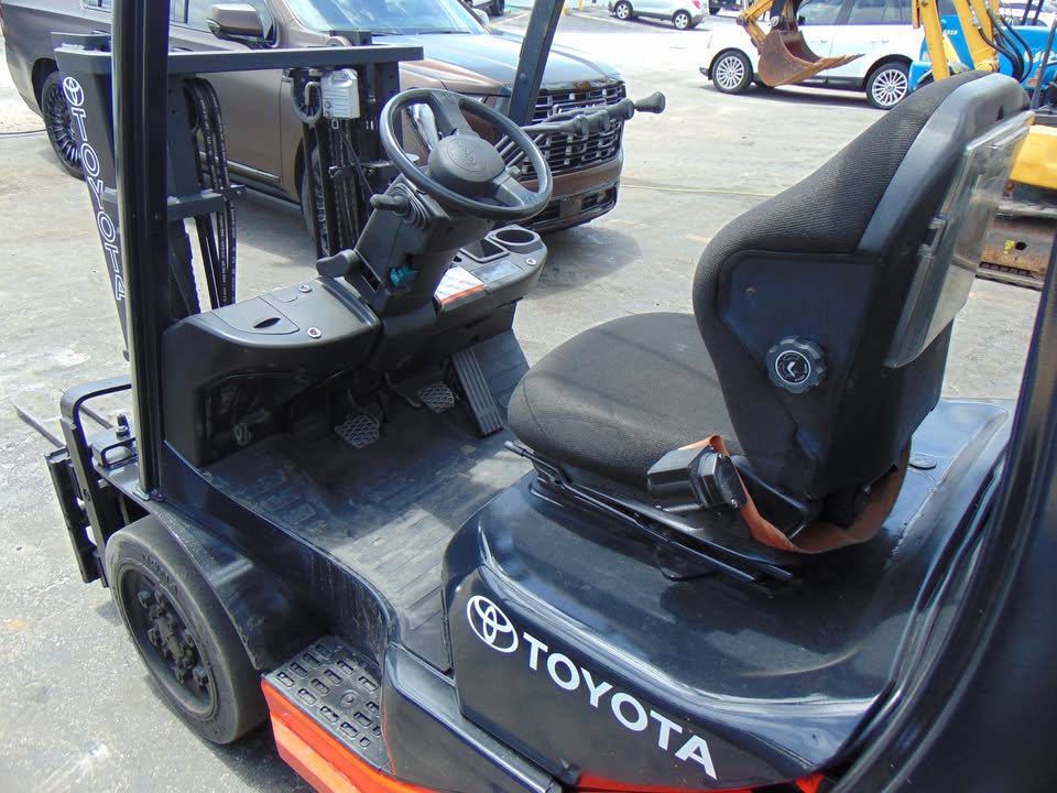 2016 TOYOTA 8FGCU20 LP / PROPANE 2 STAGE FORKLIFT FOR SALE - SIDE SHIFTER & POSITIONER - 5' LONG immaculate indoor stored - lp tank included - new tires - 100% job ready - Image 15