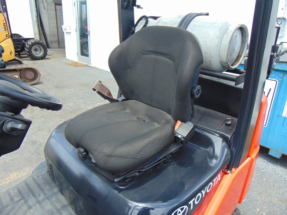 2016 TOYOTA 8FGCU20 LP / PROPANE 2 STAGE FORKLIFT FOR SALE - SIDE SHIFTER & POSITIONER - 5' LONG immaculate indoor stored - lp tank included - new tires - 100% job ready - Image 14