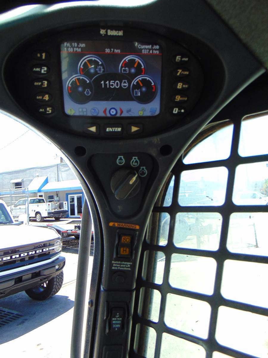 2017 BOBCAT T450 TURBO 2 SPEED "A/C CAB" - BRAND NEW TRACKS - PWR COUPLER - JOYSTICK CONTROLS - KEYLESS SECURITY - NEW COMBO BUCKET - ONLY 1,534 HOURS - Image 22