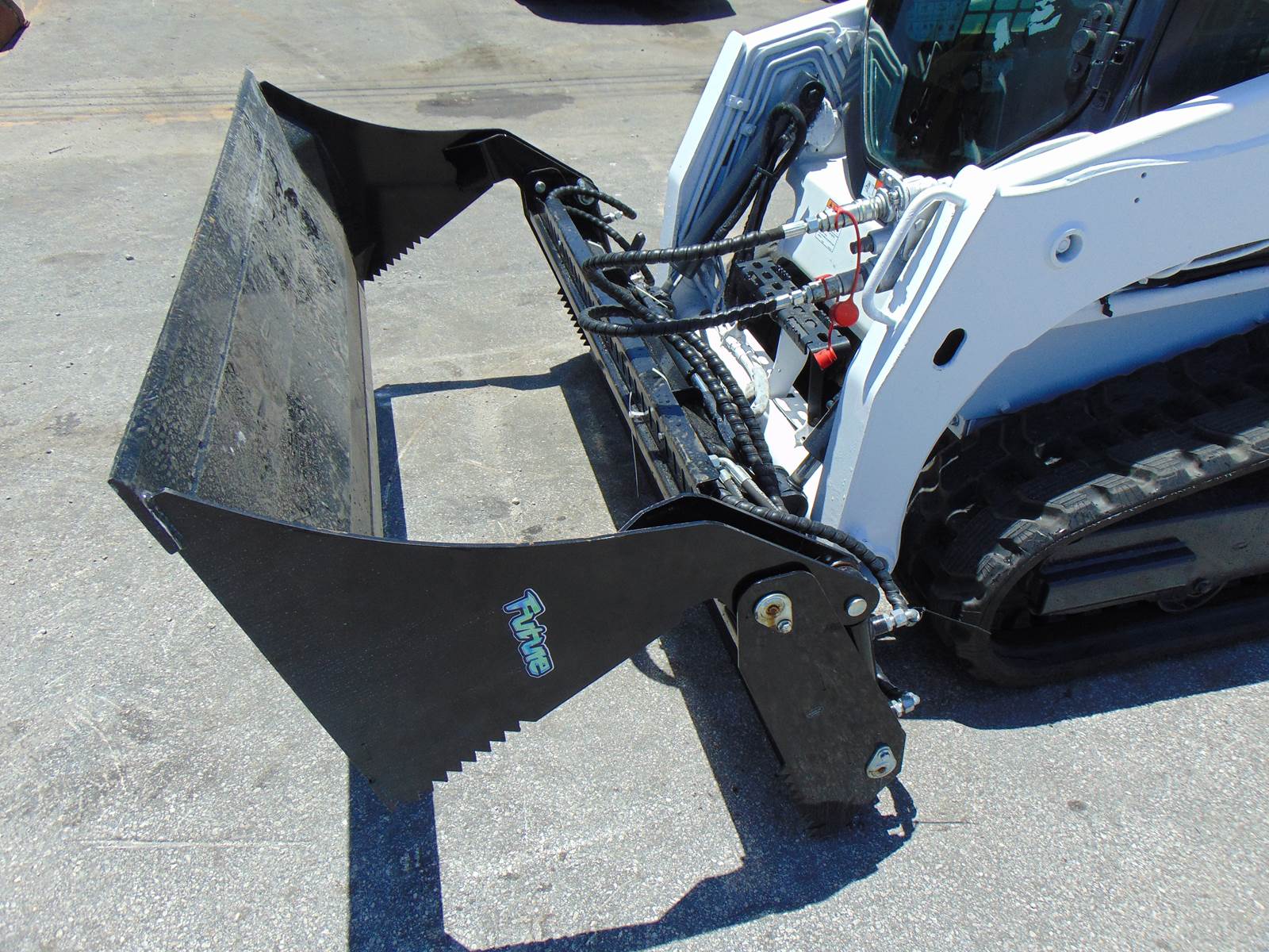 2017 BOBCAT T450 TURBO 2 SPEED "A/C CAB" - BRAND NEW TRACKS - PWR COUPLER - JOYSTICK CONTROLS - KEYLESS SECURITY - NEW COMBO BUCKET - ONLY 1,534 HOURS - Image 3