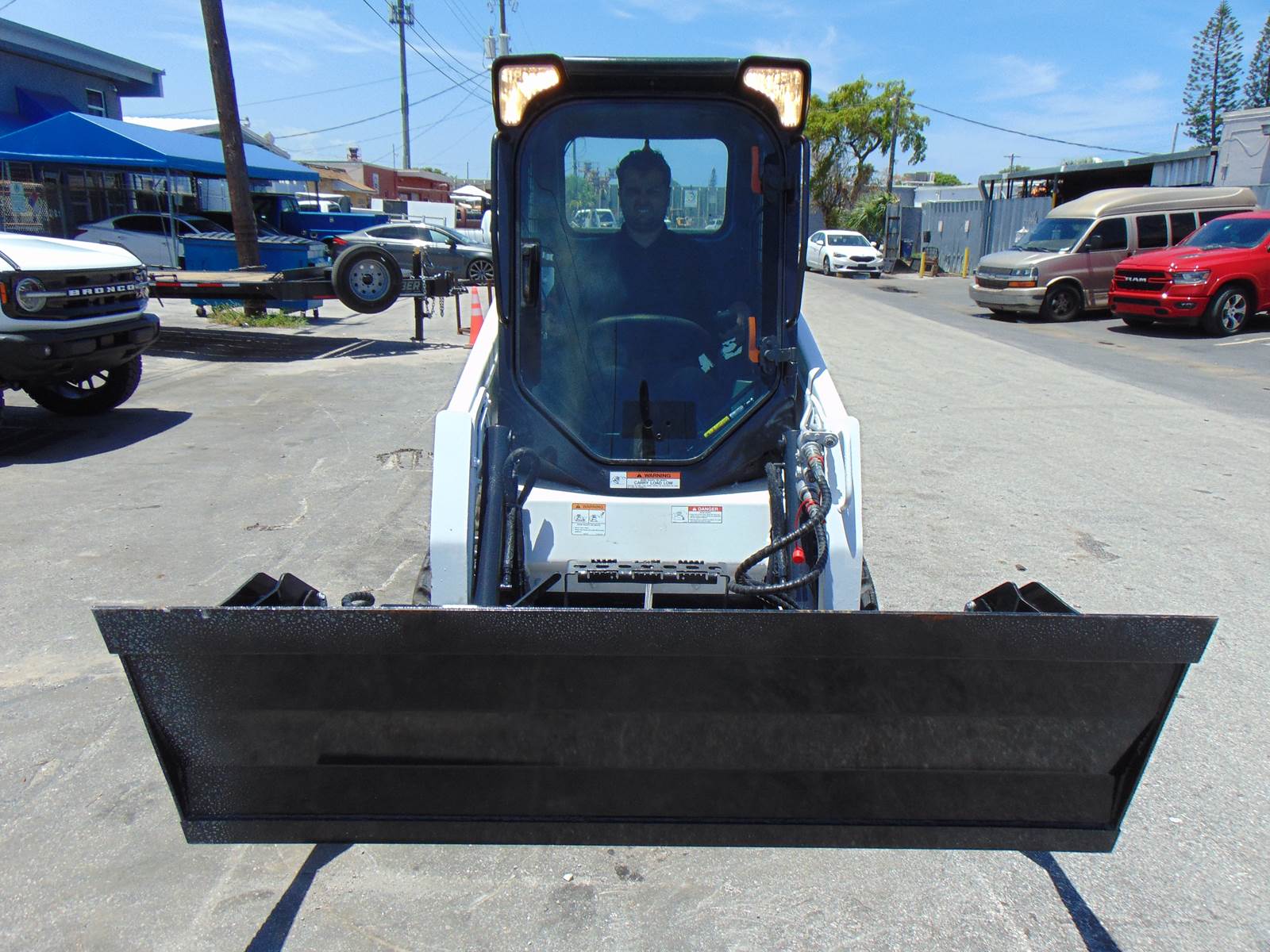 2017 BOBCAT T450 TURBO 2 SPEED "A/C CAB" - BRAND NEW TRACKS - PWR COUPLER - JOYSTICK CONTROLS - KEYLESS SECURITY - NEW COMBO BUCKET - ONLY 1,534 HOURS - Image 5