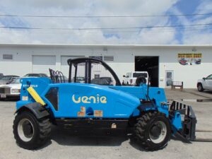2017 GENIE GTH-5519 MINI TELEHANDLER 4X4X4 - DEUTZ DIESEL - HAUGEN SKID STEER ADAPTOR PLATE - ONLY 2,057 HOURS - BUCKET AND FORKS INCLUDED