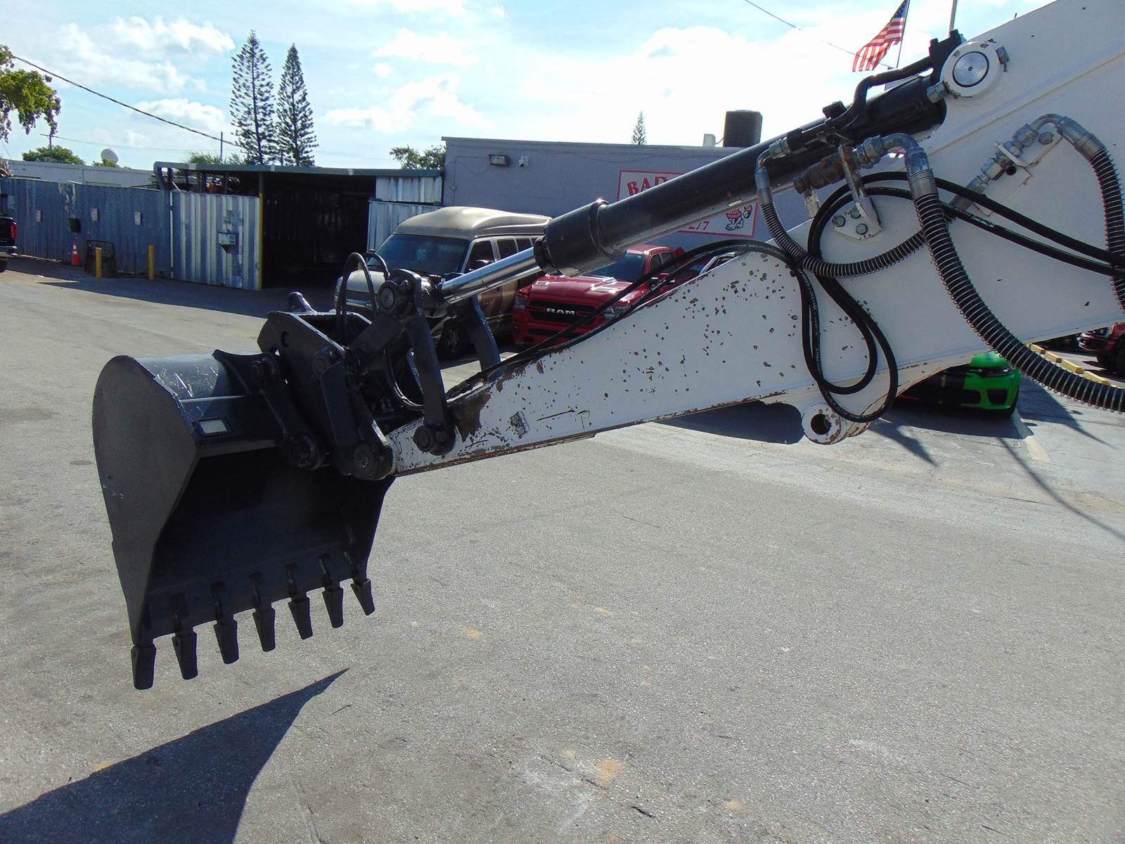 2017 BOBCAT E85 "SUPER LOADED" LONG REACH - PWR COUPLER - ICE COLD A/C - STEREO - DOUBLE PLUMBED - 3 BUCKETS INCLUDED - ONLY 2,341 ORIGINAL HOURS - Image 6