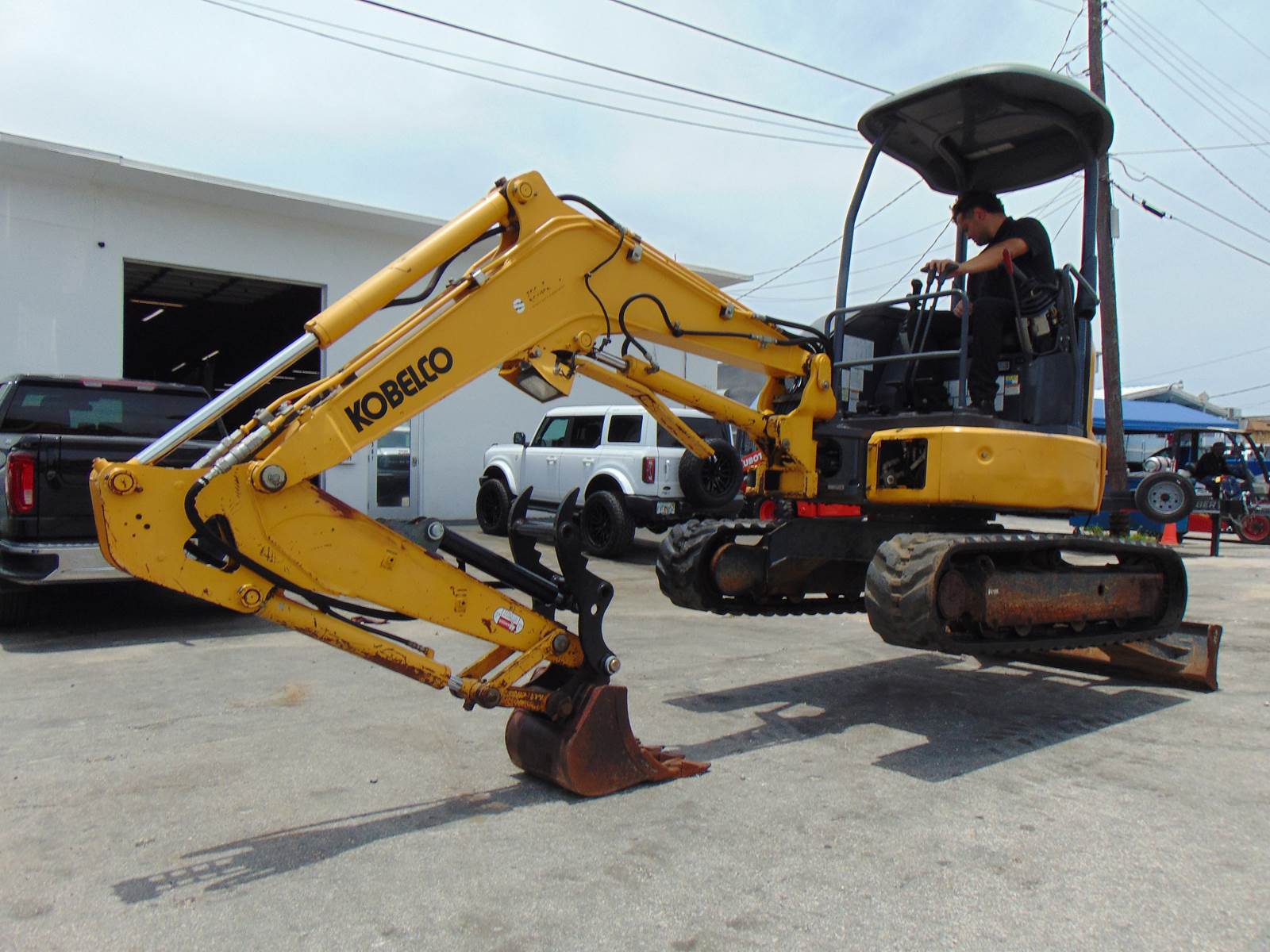 2020 KOBELCO SK-30SR MINI EXCAVATOR - 7,300 LB OPERATING WEIGHT - YANMAR DIESEL - BRAND NEW HYDRAULIC THUMB - ONLY 1,539 HOURS