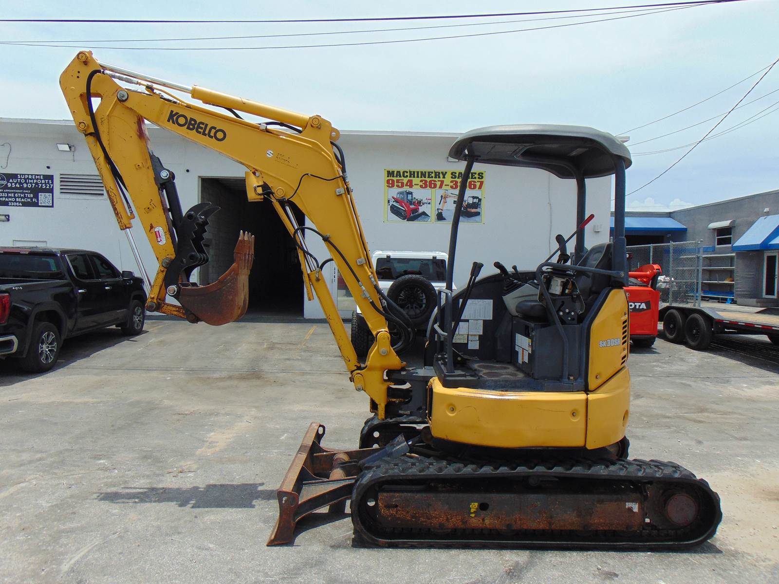 2020 KOBELCO SK-30SR MINI EXCAVATOR - 7,300 LB OPERATING WEIGHT - YANMAR DIESEL - BRAND NEW HYDRAULIC THUMB - ONLY 1,539 HOURS - Image 2
