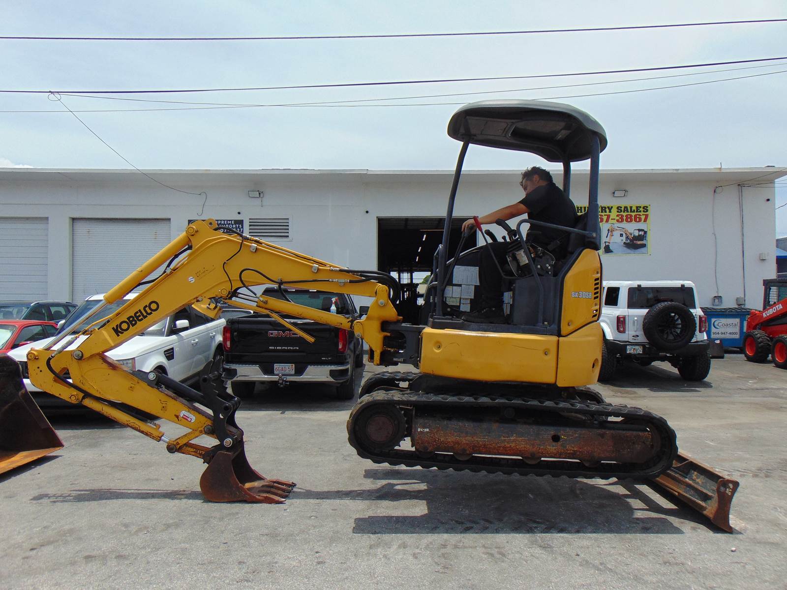 2020 KOBELCO SK-30SR MINI EXCAVATOR - 7,300 LB OPERATING WEIGHT - YANMAR DIESEL - BRAND NEW HYDRAULIC THUMB - ONLY 1,539 HOURS - Image 3