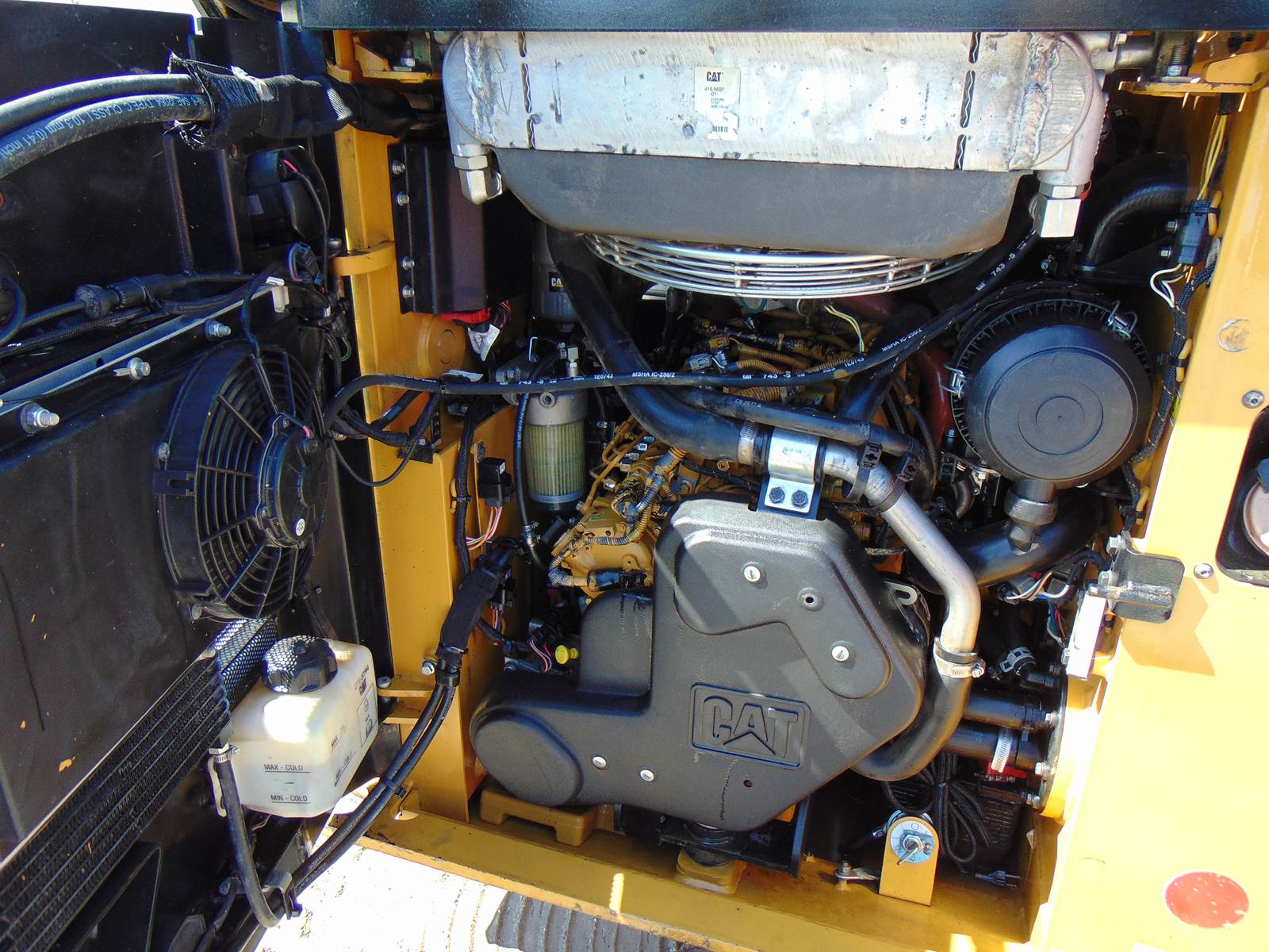 2019 CAT 249D SKID STEER TRACK LOADER "BIG 68 HP TURBO" - A/C - HEAT - JOYSTICKS - STEREO - BACK UP CAMERA - ONLY 1,842 HOURS - Image 15