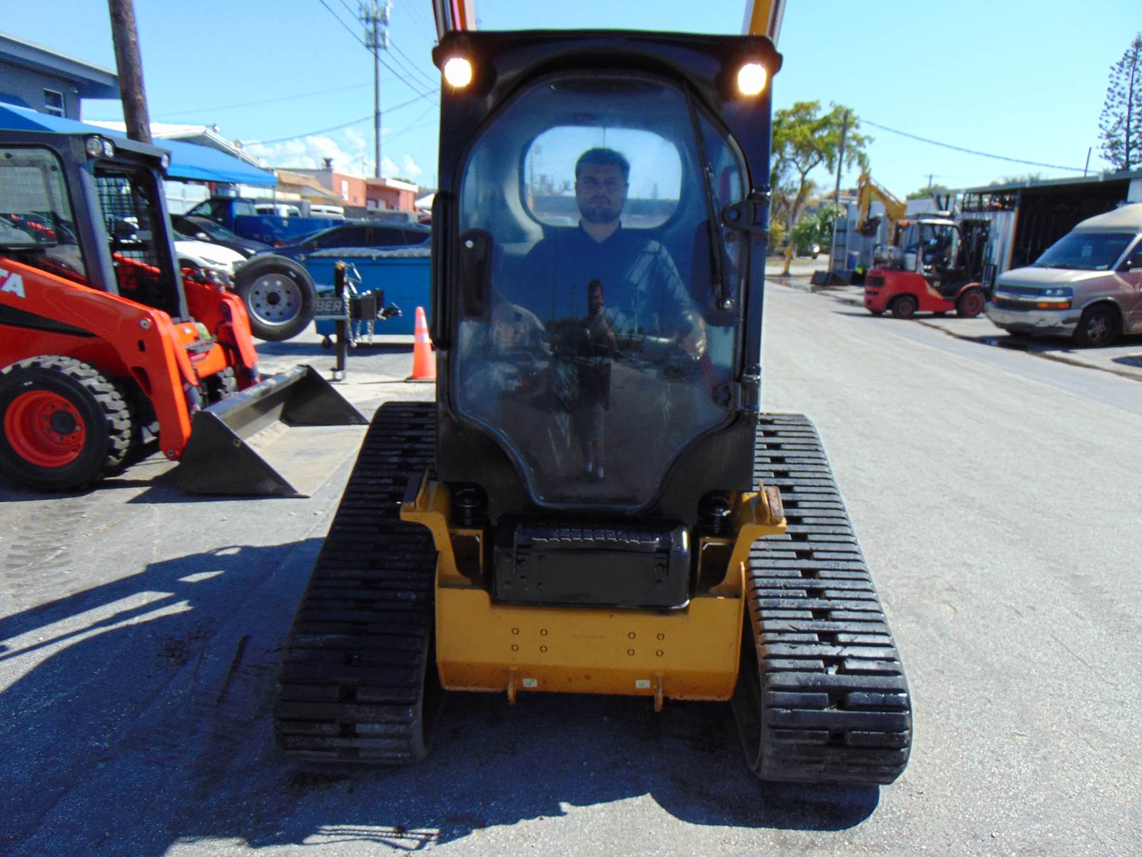 2019 CAT 249D SKID STEER TRACK LOADER "BIG 68 HP TURBO" - A/C - HEAT - JOYSTICKS - STEREO - BACK UP CAMERA - ONLY 1,842 HOURS - Image 12