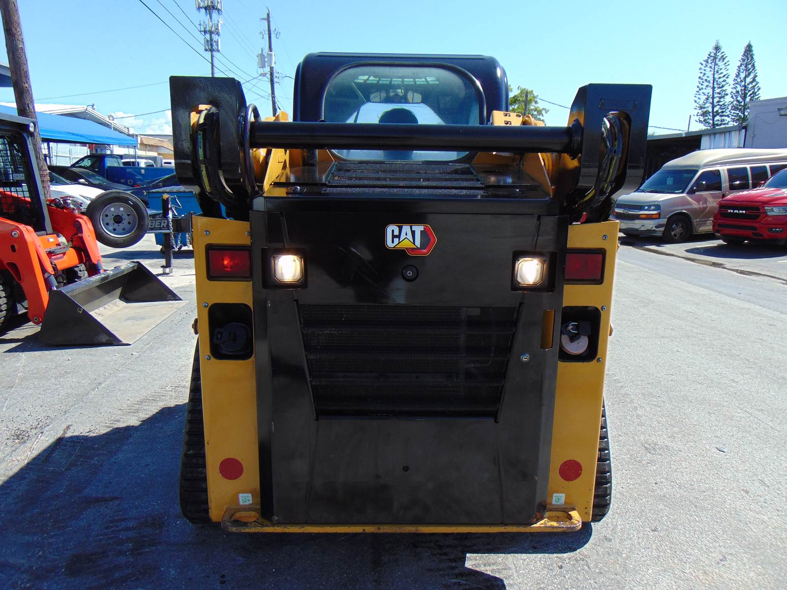 2019 CAT 249D SKID STEER TRACK LOADER "BIG 68 HP TURBO" - A/C - HEAT - JOYSTICKS - STEREO - BACK UP CAMERA - ONLY 1,842 HOURS - Image 11