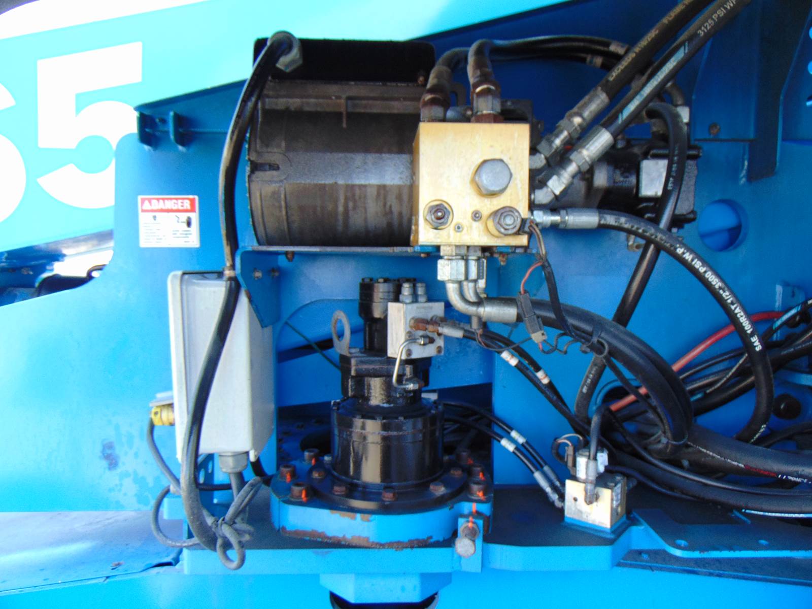 2012 GENIE S65 "DEUTZ DIESEL" 4X4 - BUILT IN GENERATOR - LOW HOURS - (2) SETS OF TIRES INCLUDED - SERVICED TODAY - 100% JOB READY - Image 11