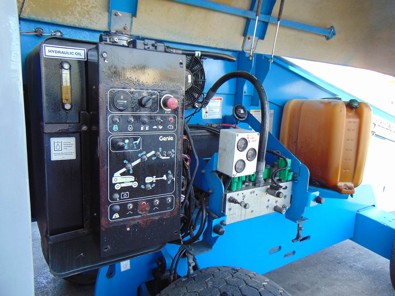 2012 GENIE S65 "DEUTZ DIESEL" 4X4 - BUILT IN GENERATOR - LOW HOURS - (2) SETS OF TIRES INCLUDED - SERVICED TODAY - 100% JOB READY - Image 15