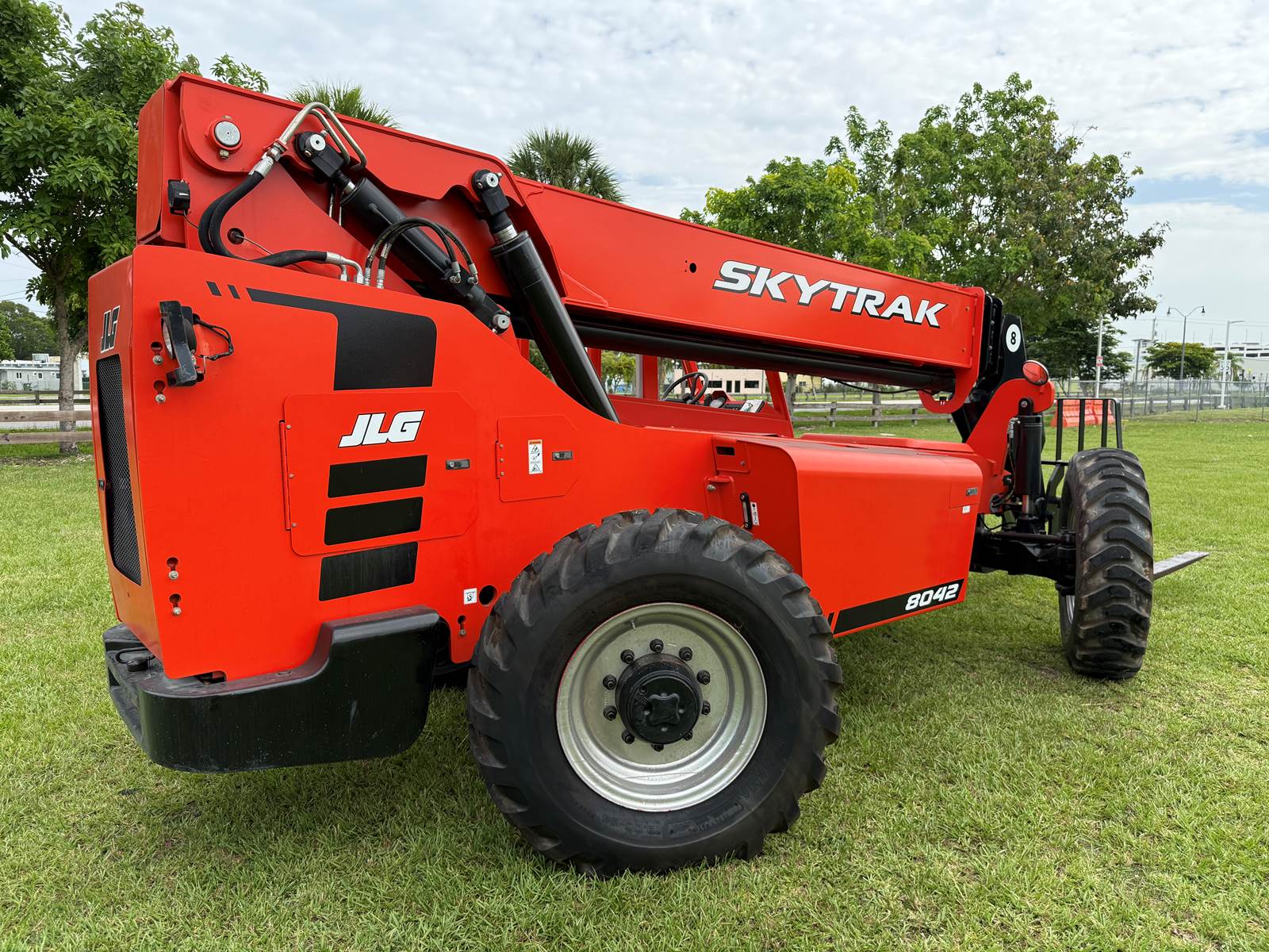 2016 JLG SKY TRAK 8042 "LEGACY" 8K POUND - 42 FT - CUMMINS TURBO DIESEL - ONLY 2,910 HOURS - PERFECT FORKLIFT - Image 16