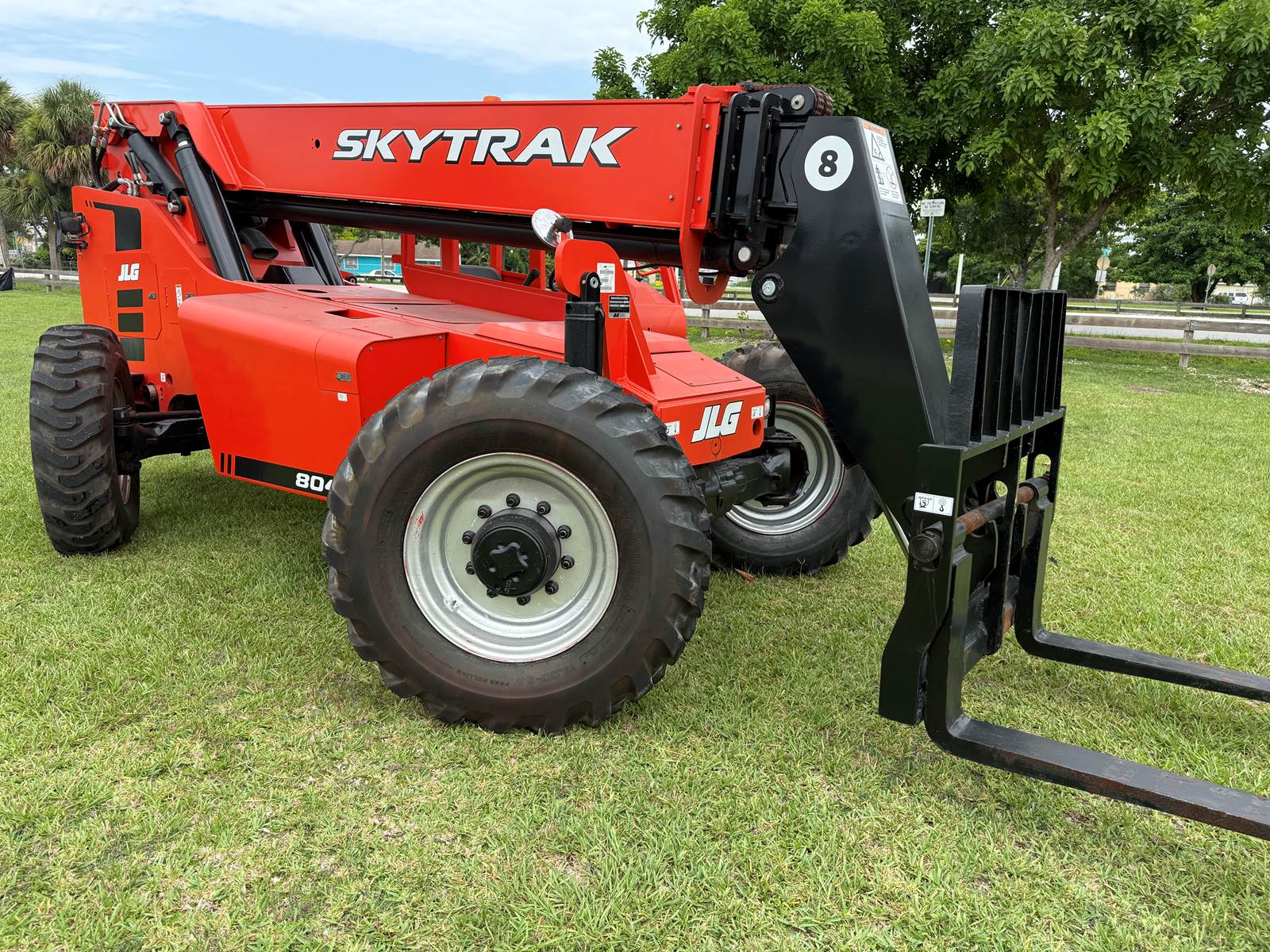 2016 JLG SKY TRAK 8042 "LEGACY" 8K POUND - 42 FT - CUMMINS TURBO DIESEL - ONLY 2,910 HOURS - PERFECT FORKLIFT - Image 2