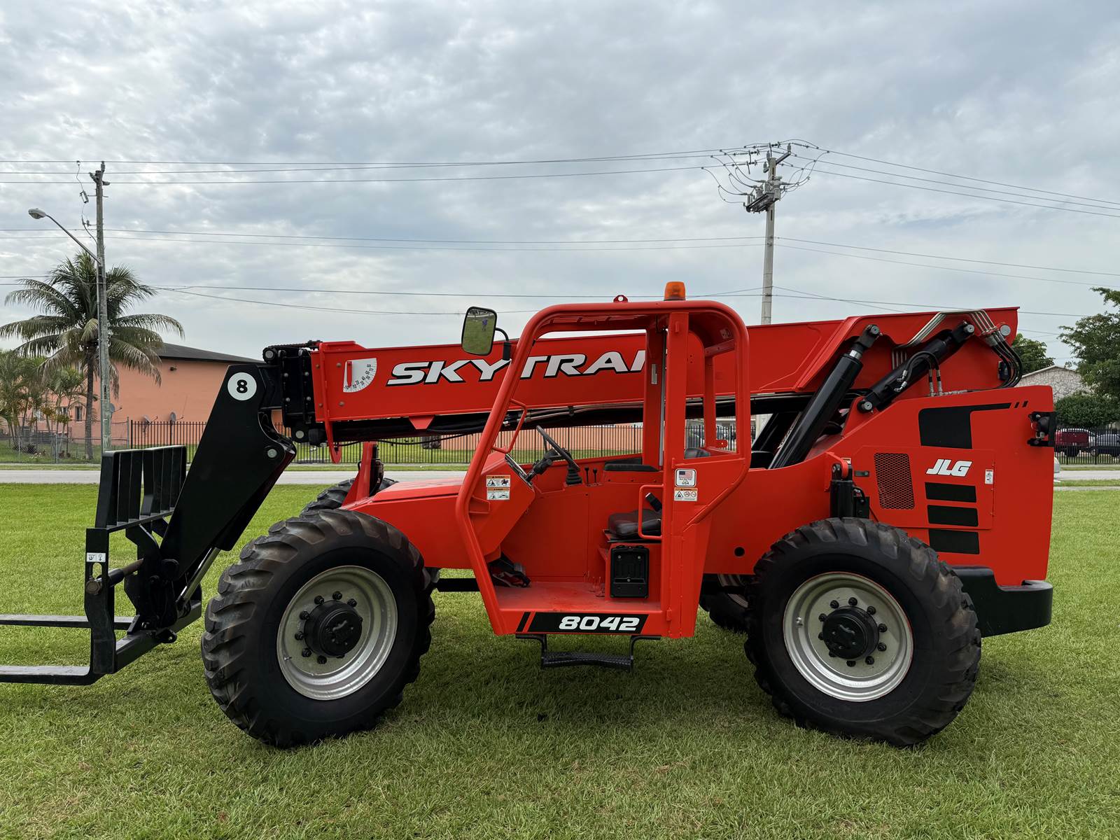 2016 JLG SKY TRAK 8042 "LEGACY" 8K POUND - 42 FT - CUMMINS TURBO DIESEL - ONLY 2,910 HOURS - PERFECT FORKLIFT - Image 4